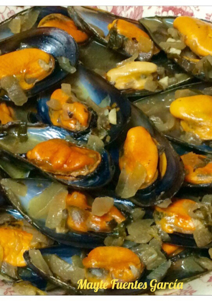 Una foto de Mejillones encebollados