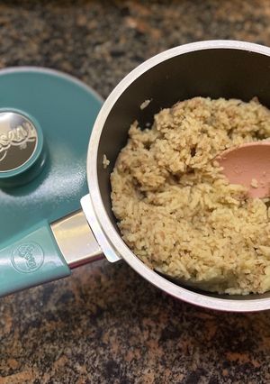 Una foto de Arroz con atún sano, sin colar el arroz!
