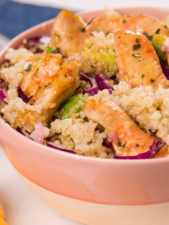 Una foto de Ensalada de pollo Frikoy quinua