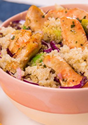 Una foto de Ensalada de pollo Frikoy quinua
