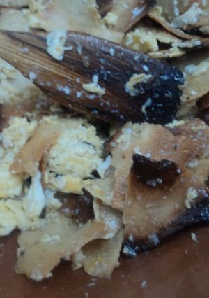 Una foto de Huevos en tortilla mexicanos a lo ranchero estilo los altos y las correa
