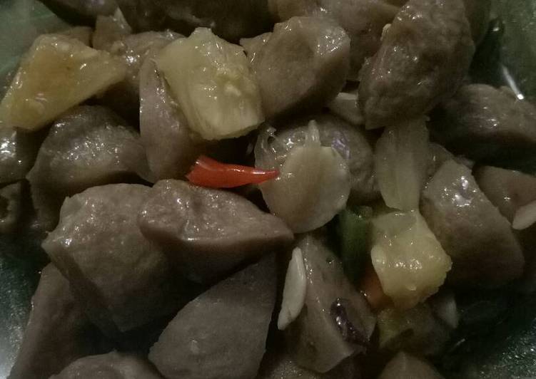 Bakso tumis nanas pedas