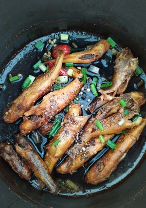 Hình của món Cơm nhà - cá bống kho tiêu.