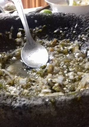 Una foto de Salsa de chile serrano y poblano con cerveza