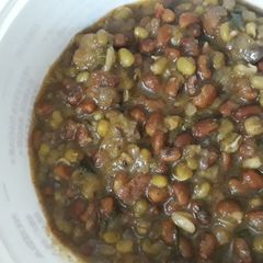 A picture of Bhel ussal (mixed sprouts).