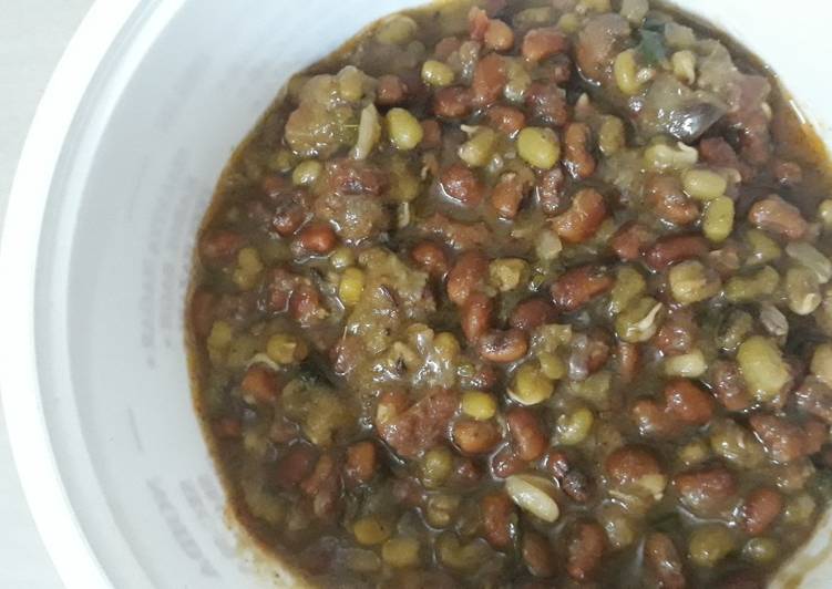 Bhel ussal (mixed sprouts)