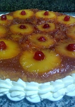 Una foto de Torta invertida fácil de ananá 🍍