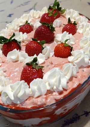 Epres, tejszínhabos, rakott babapiskóta recept fotója