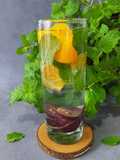 Infused Water: Jeruk Sunkist, Daun Mint, Anggur