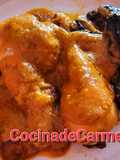 Pollo en salsa con ciruelas y champiñones