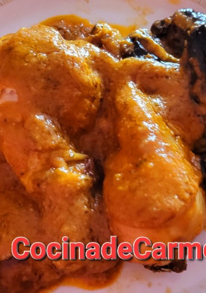 Una foto de Pollo en salsa con ciruelas y champiñones