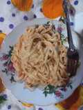 Spaghetti de tomate y queso crema