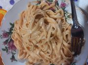 Una foto de tomate cebolla sopa