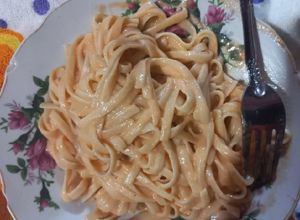 Una foto de Spaghetti de tomate y queso crema
