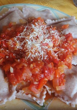 Una foto de Raviolones integrales de berenjena y cebolla