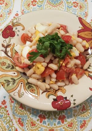 Una foto de Ensalada de alubia y tomates 🍅🍅