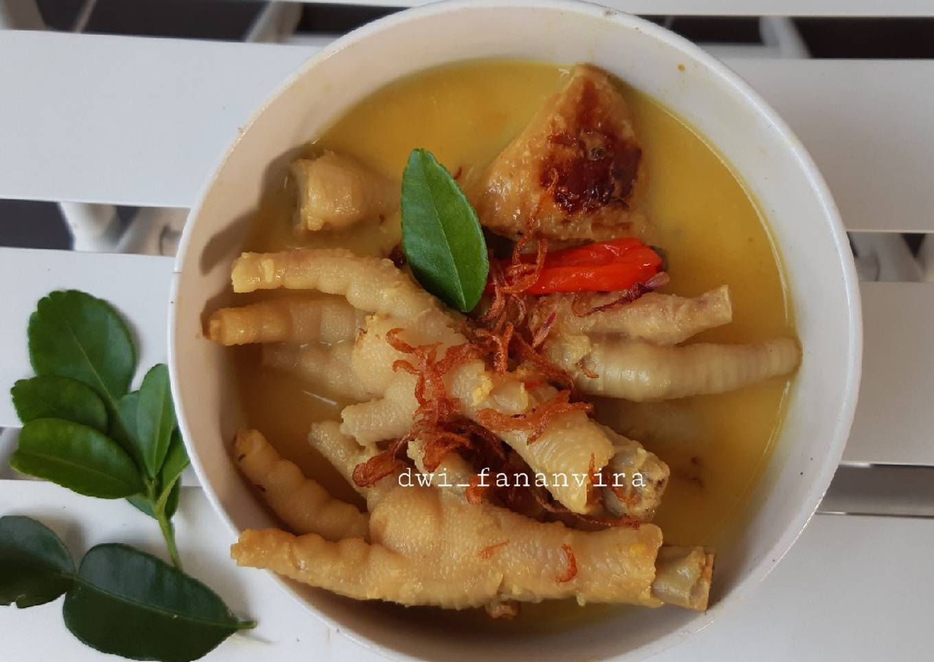 Resep 409. Ceker Ayam Lodho, Menggugah Selera