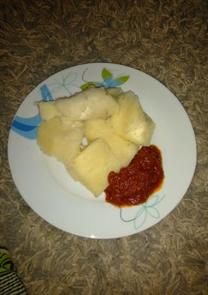 A picture of Water yam and stew.