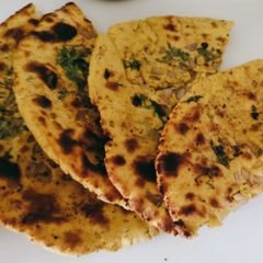 A picture of Missi roti.