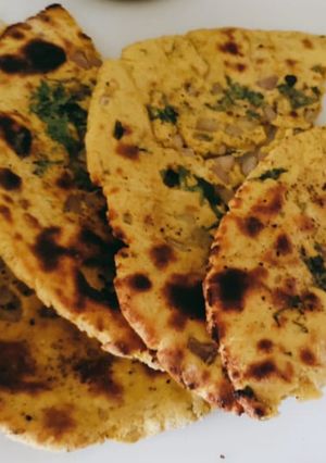 A picture of Missi roti.