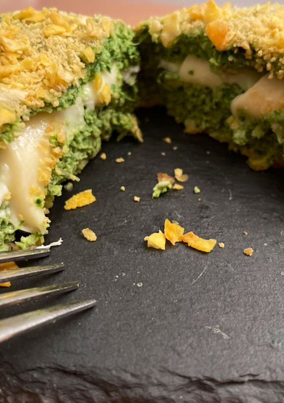 Una foto de Burger de espinaca rellena de queso