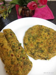 গুজরাটি মেথি থেপলা (Gujrati methi thepla recipe in Bengali) রেসিপির প্রধান ছবি