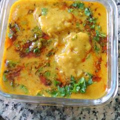 A picture of Pyaaz ke pakodi ki kadhi.