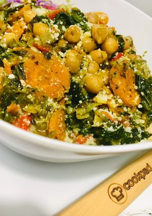 Una foto de GUISO DE 🥙GARBANZOS🍲 Y 🥬ESPINACAS🥬