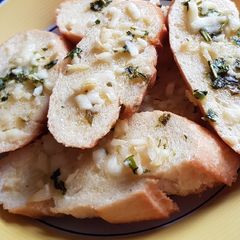 A picture of Garlic cheese bread.