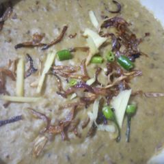 A picture of Haleem with Rice.