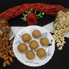 A picture of Atta Ladoo.