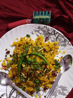 स्ट्रीट स्टाइल पोहा (street style poha recipe in Hindi) रेसिपी मुख्य फोटो