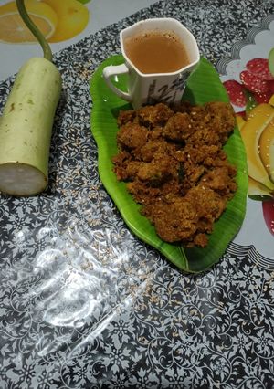 દુધી ના મુઠીયા (Dudhi Muthia Recipe In Gujarati) રેસીપી મુખ્ય ફોટો