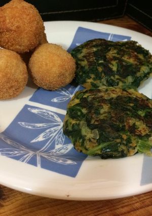 Una foto de Hamburguesa de espinacas con bombitas de arroz