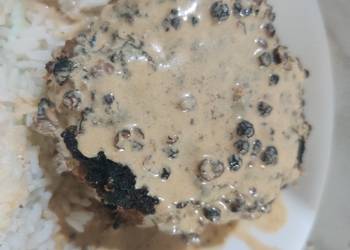 How to Prepare Appetizing Hamburger Steak with Whisky Peppercorn Sauce