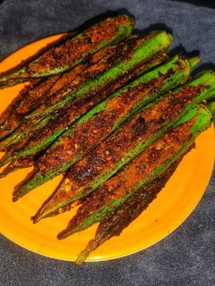 मसालेदार भरली भेंडी (masaledar bharli bhendi recipe in marathi) रेसिपी चे मुख्य फोटो
