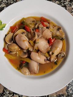 Una foto de Chipirones con pimientos