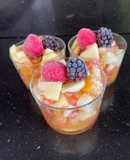 Vasitos de fruta con zumo natural de naranja y copita de cava 🥂