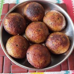 A picture of Unni Appam.