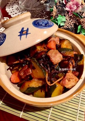 A picture of Braised Pork with Kabocha Squash.