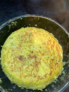 Una foto de Tortilla de coliflor y zanahoria