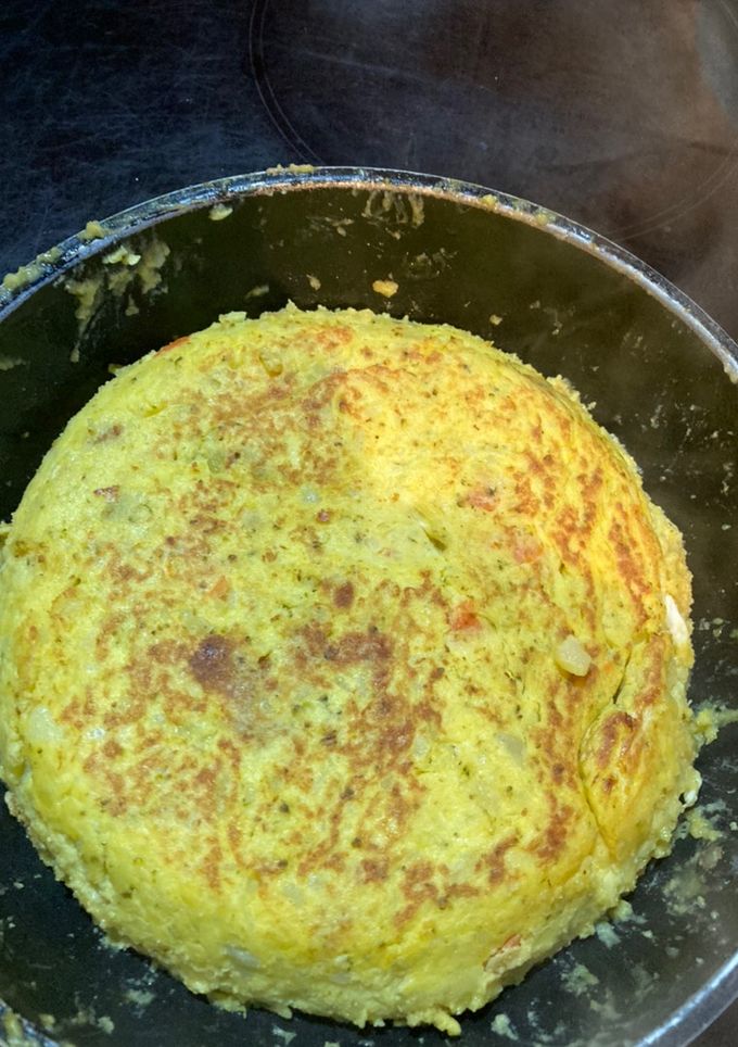 Una foto de Tortilla de coliflor y zanahoria