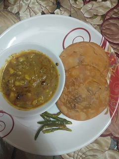 कचौड़ी हींग आलू (kachori hing aloo recipe in Hindi) रेसिपी मुख्य फोटो