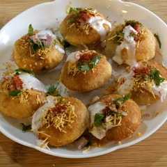 દહીં પૂરી (Dahi Puri Recipe In Gujarati) রেসিপির প্রধান ছবি