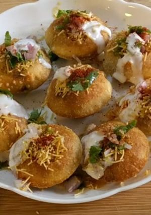 દહીં પૂરી (Dahi Puri Recipe In Gujarati) રેસીપી મુખ્ય ફોટો
