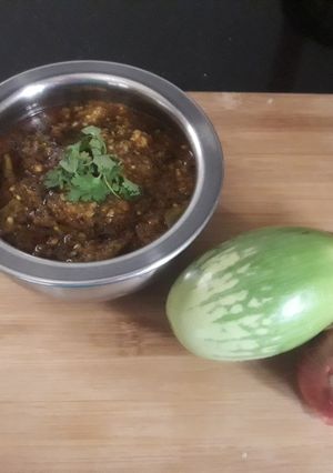 बैंगन की महाराष्ट्रीयन सब्जी (bangam ki maharastrian sabzi recipe in Hindi) रेसिपी मुख्य फोटो