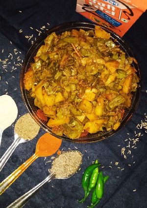 तोरी आलू छिलकों की सब्जी (tori aloo chikle ki sabzi reicpe in Hindi) रेसिपी मुख्य फोटो
