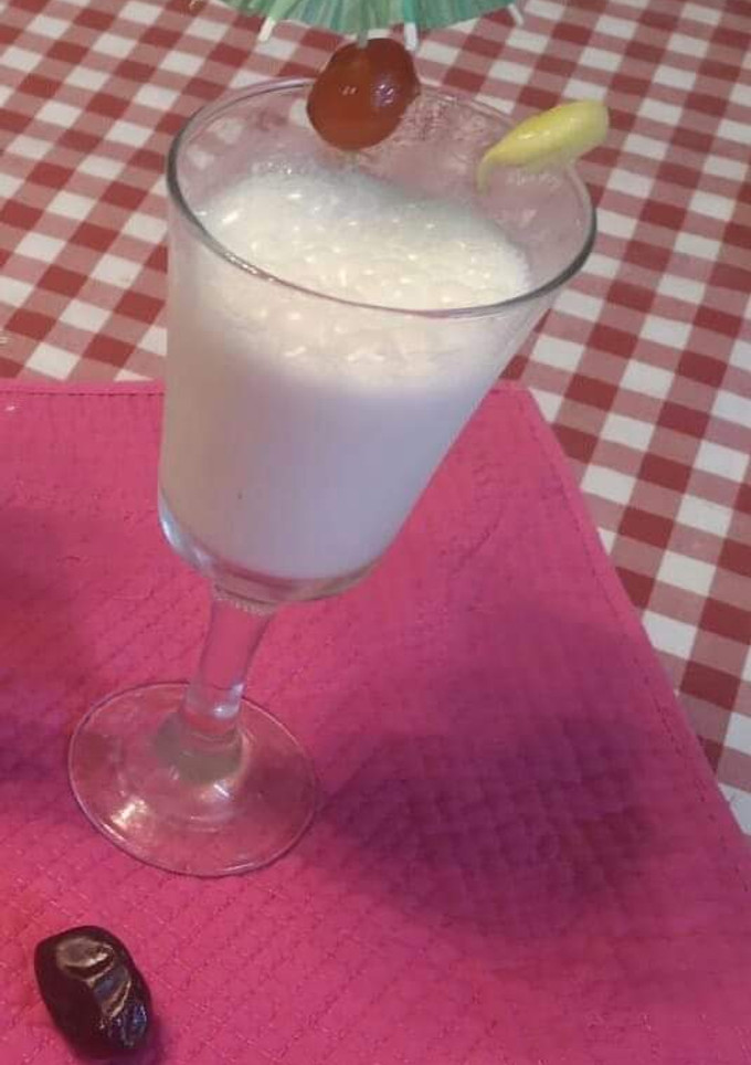 A picture of Banana and Date shake.