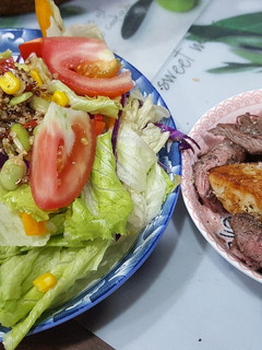 生菜沙拉乾煎馬鈴薯牛排 的食譜成品照片