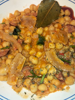Una foto de Garbanzos Ricos con vegetales de andar por casa